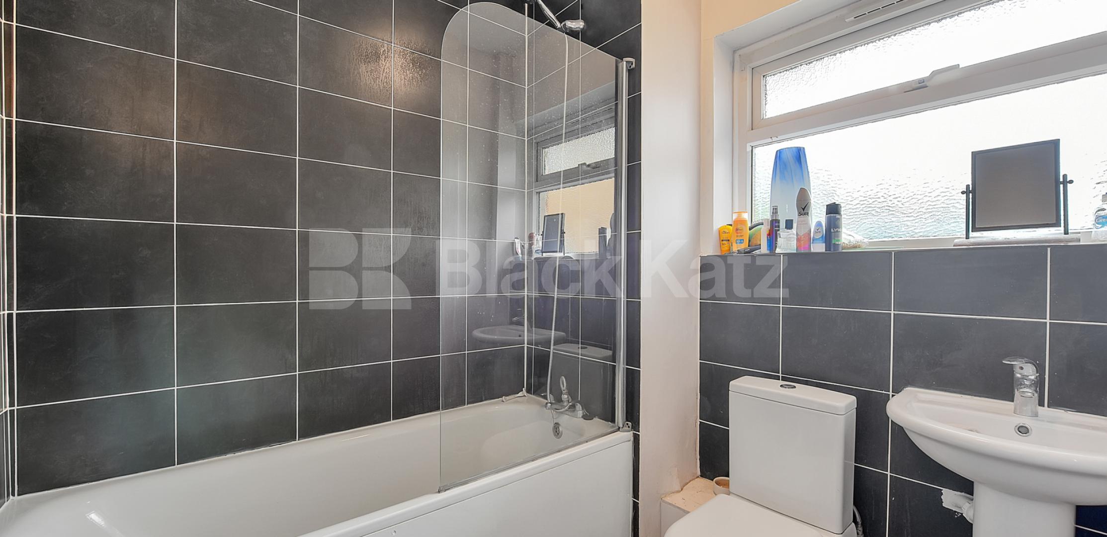 			LET, 1 Bedroom, 1 bath, 1 reception Apartment			 Paradise Road, Stockwell 